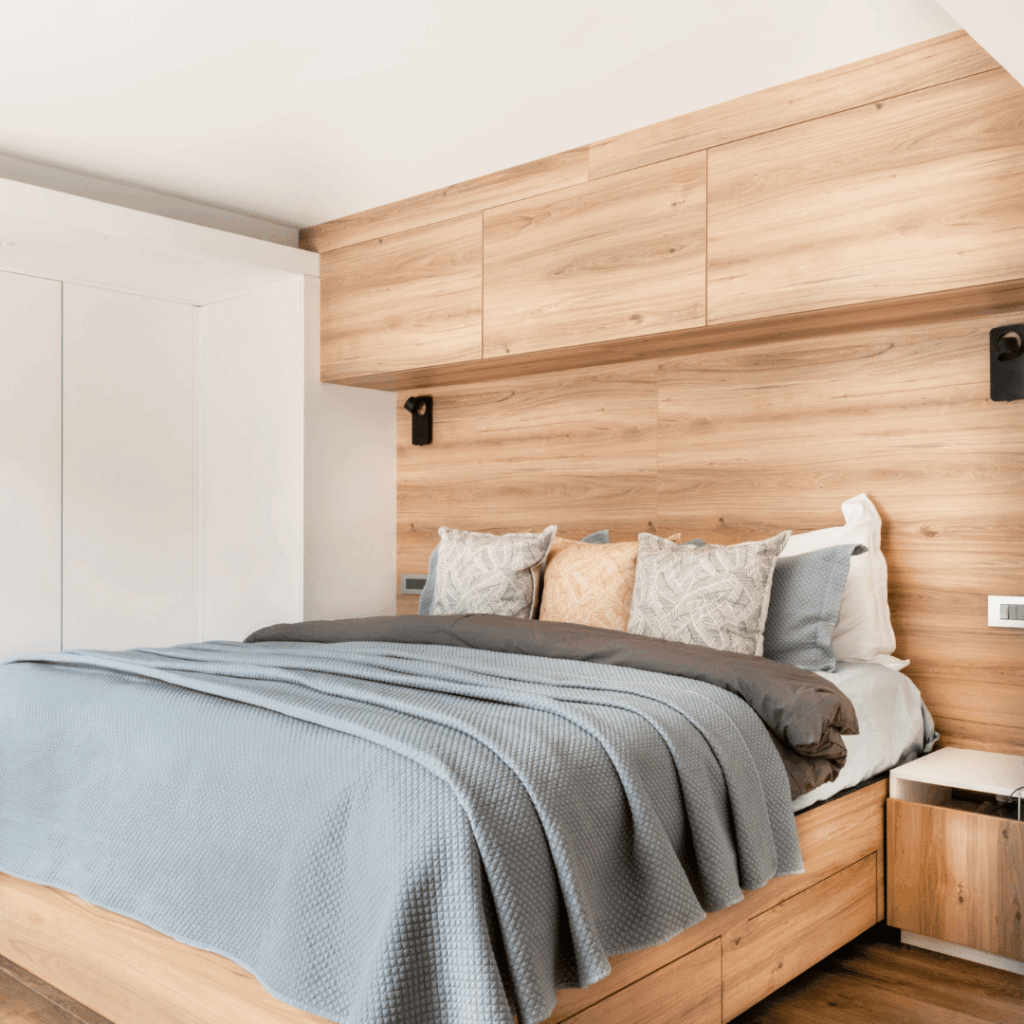 Having guests stay over at your house - you either love it or you dread it. This is where planning comes in, being organised and having a plan of action will help you remain calm while ensuring that everything gets done in preparation for your guest’s arrival.